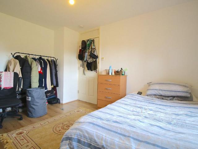 Birch Close, London E16, 4 bed property to rent, £3,200 pcm | PrimeLocation