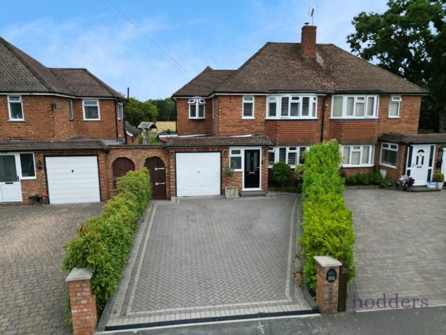 Birch Close, New Haw, Addlestone. 4 bed semi detached house to rent £2,700 pcm £623 pw