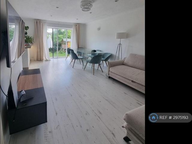 Birch Grove, Potters Bar, EN6 4 bed bungalow to rent £2,745 pcm £633 pw