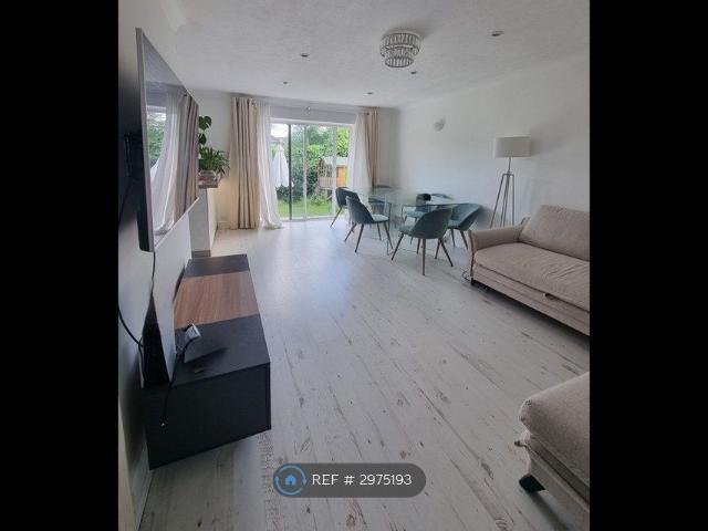 Birch Grove, Potters Bar EN6, 4 bed bungalow to rent, £2,745 pcm | PrimeLocation