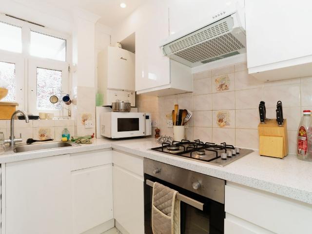 Birch House, Tulse Hill SW2, 3 bed flat to rent, £3,050 pcm | PrimeLocation