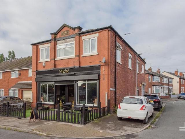 Birch Road, Manchester M46 2 bed apartment to rent £700 pcm £162 pw