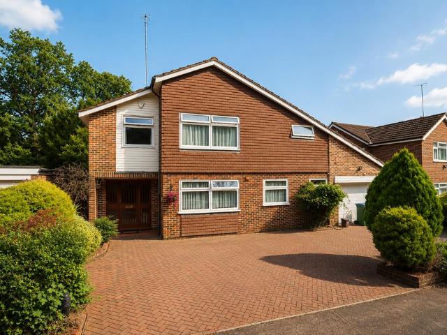 Birchmead, Hertfordshire WD17 5 bed detached house to rent £4,995 pcm £1,153 pw