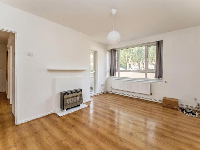 Birchmore Walk, Quadrant Estate. 2 bed flat to rent £2,000 pcm £462 pw