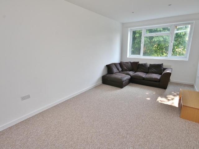 Birchanger Road, London SE25, 2 bed flat to rent, £1,750 pcm | PrimeLocation