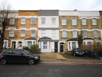 Birchanger Road, South Norwood. 2 bed maisonette to rent £2,000 pcm £462 pw
