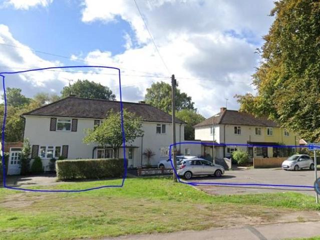 Birchett Road, Farnborough, GU14 3 bed semi detached house to rent £1,750 pcm £404 pw