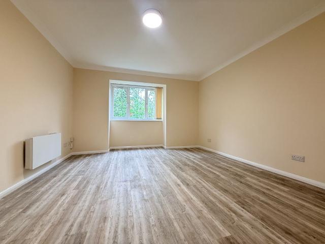 Birchend Close, South Croydon CR2, 1 bed flat to rent, £1,350 pcm | PrimeLocation