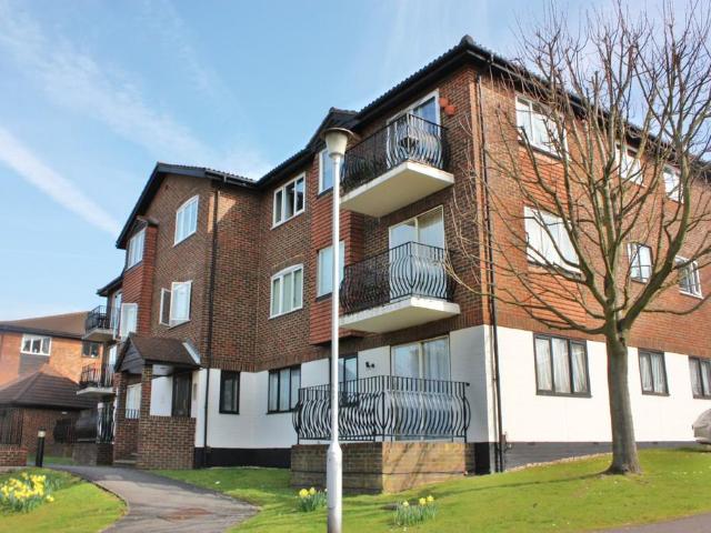Birchend Close, South Croydon 2 bed apartment to rent £1,500 pcm £346 pw
