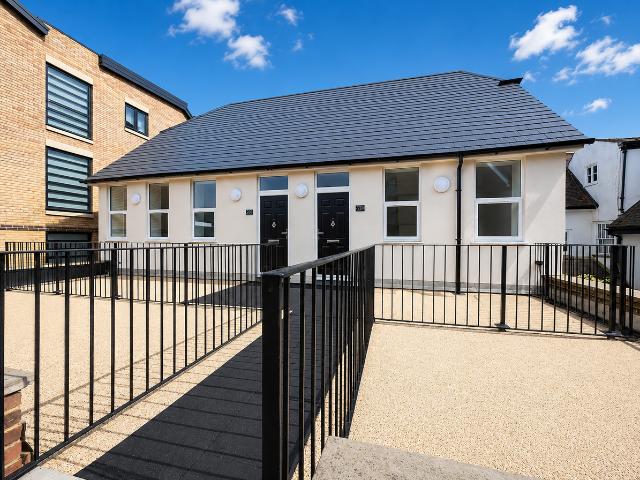 Bircherley Green, Hertford SG14, 2 bed flat to rent, £1,550 pcm | PrimeLocation