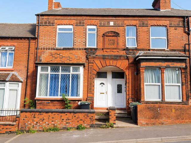 Birches Head Road, Stoke on Trent. 5 bed detached house to rent £1,250 pcm £288 pw