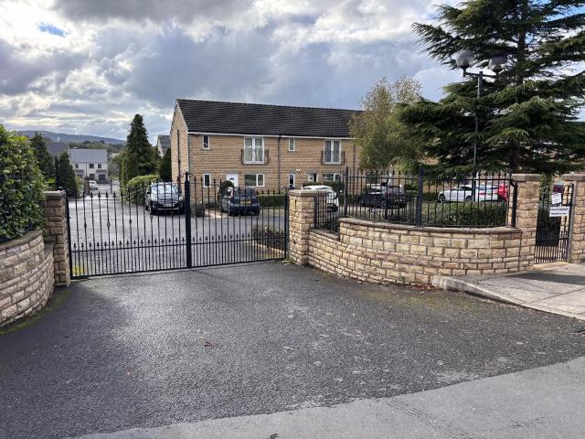 Birchfield Mews, Burnley BB12 2 bed apartment to rent £600 pcm £138 pw