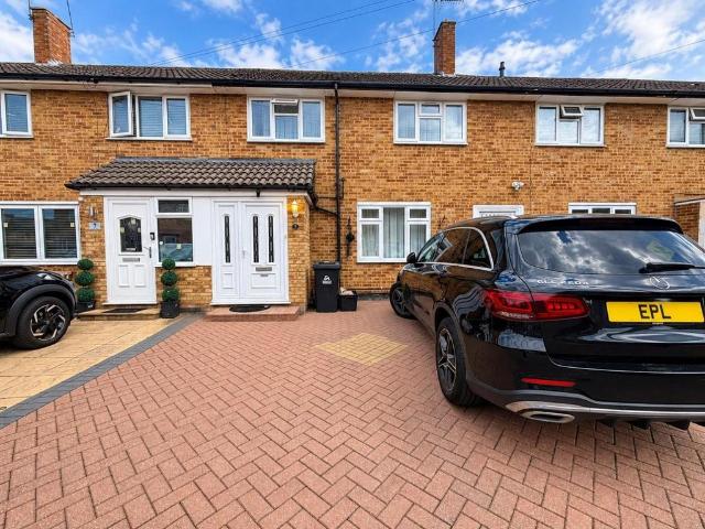 Birchfield Road, Cheshunt, Waltham Cross 4 bed end of terrace house to rent £2,500 pcm £577 pw
