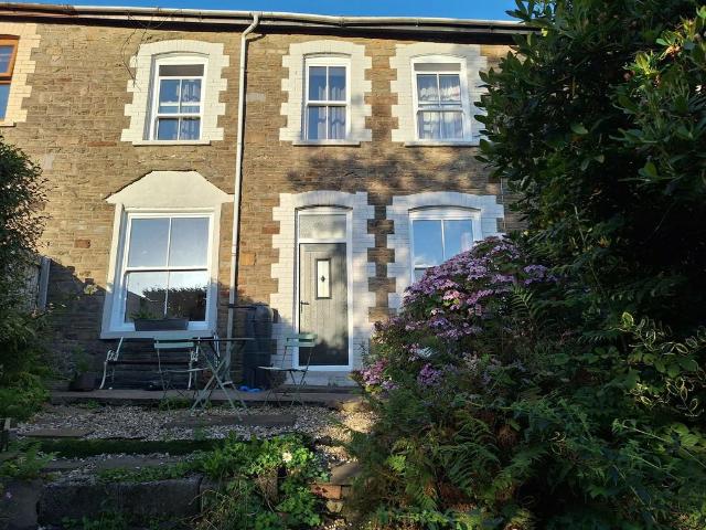 Birchgrove Street, Porth, CF39 2 bed terraced house to rent £750 pcm £173 pw