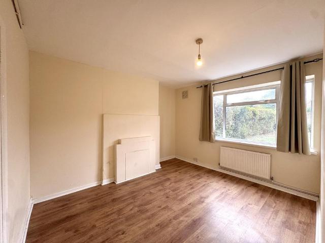 Birchway, Hayes, UB3 4 bed terraced house to rent £2,400 pcm £554 pw
