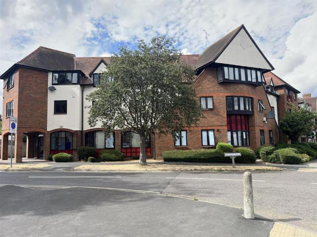 Birchwood Court, Letchworth SG6 1 bed flat to rent £1,050 pcm £242 pw