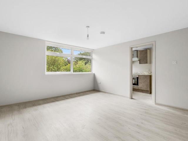 Birchwood Court, Pettifer Way, High Wycombe HP12, 1 bed flat to rent, £1,150 pcm | PrimeLocation
