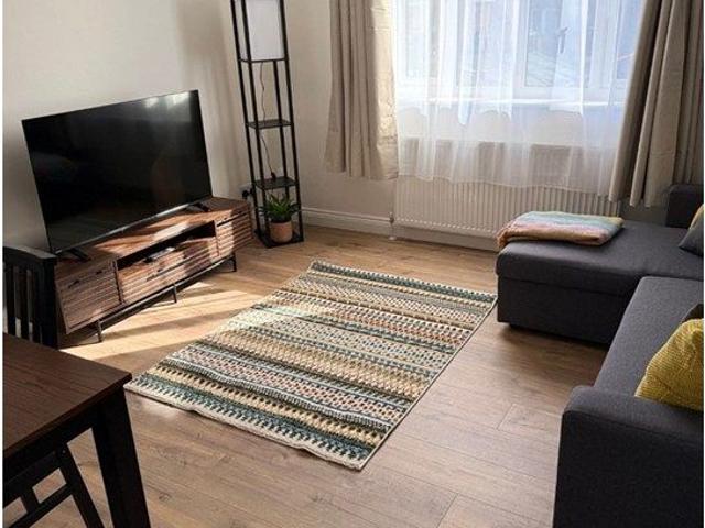 Birchwood Close, Morden SM4, 2 bed flat to rent, £1,950 pcm | PrimeLocation
