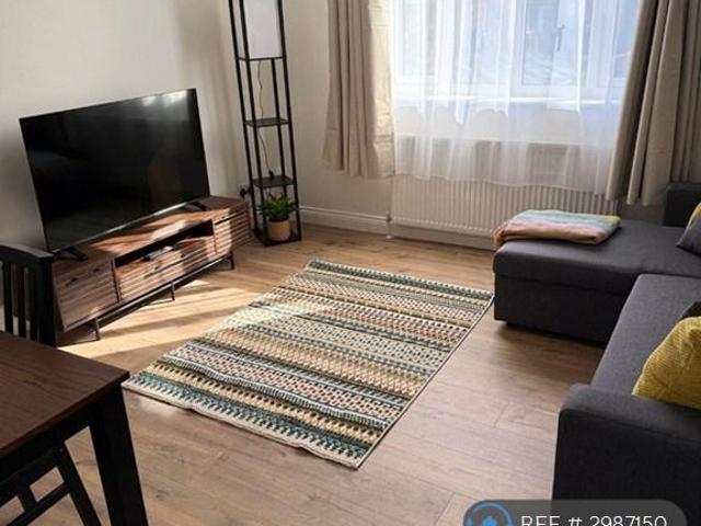 Birchwood Close, Morden, SM4 2 bed flat to rent £1,950 pcm £450 pw