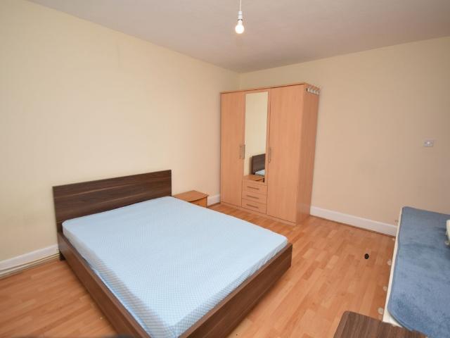Birchwood Avenue, Hatfield AL10, 3 bed flat to rent, £1,600 pcm | PrimeLocation