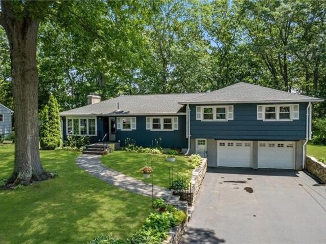 Birchwood Dr, North Kingstown, Home For Sale