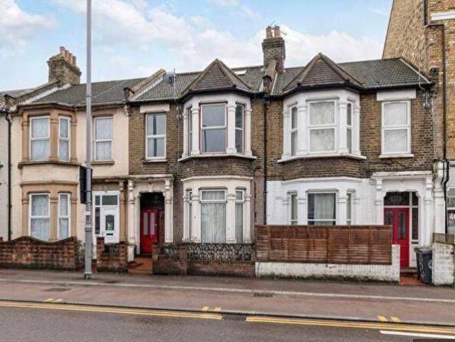 Birdbrook Close, Dagenham, Essex RM10, 4 bed terraced house to rent, £2,600 pcm | PrimeLocation