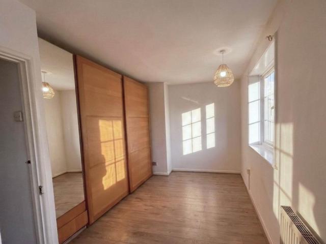 Birdbrook Road, Kidbrooke 3 bed terraced house to rent £1,900 pcm £438 pw