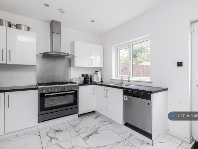 Birdhurst Road, London, SW19 1 bed in a house share to rent £1,600 pcm £369 pw