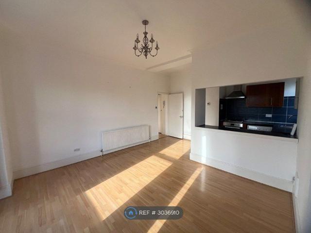 Birdhurst Rise, South Croydon CR2, 2 bed flat to rent, £1,600 pcm | PrimeLocation