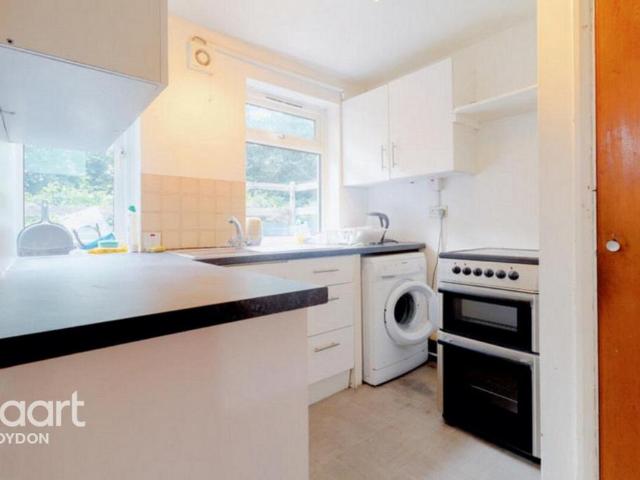 Birdhurst Rise, SOUTH CROYDON 1 bed flat to rent £1,225 pcm £283 pw
