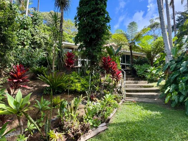 Come and enjoy the light and bright home with a huge outdoor play room
