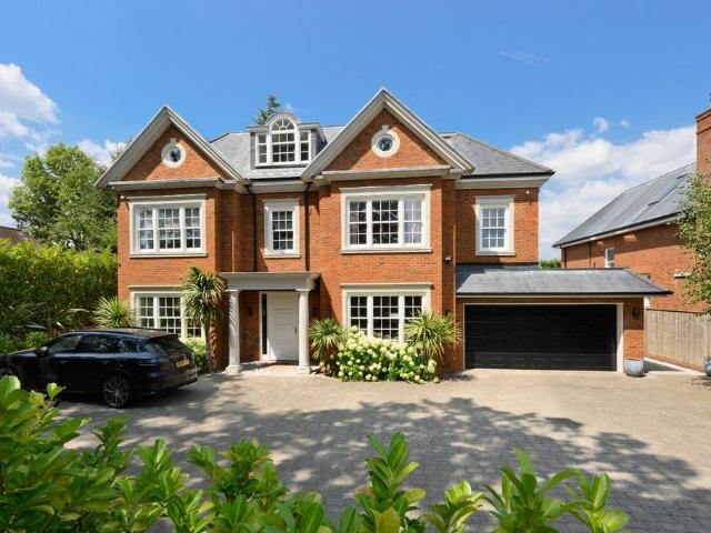 Birds Hill Rise, Oxshott, Surrey, KT22 5 bed detached house to rent £22,000 pcm £5,077 pw