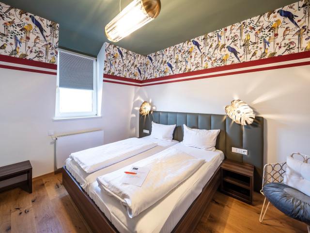 Birds of Paradise No Kitchen, Heidelberg Amsterdam Apartments for Rent