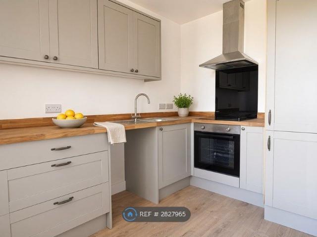 Birds Royd Lane, Brighouse HD6, 3 bed flat to rent, £1,200 pcm | PrimeLocation