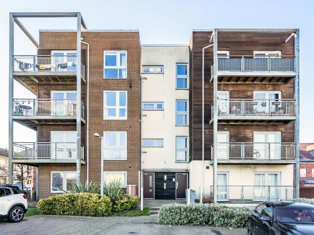 Birdwood Avenue, Dartford DA1, 2 bed flat to rent, £1,500 pcm | PrimeLocation