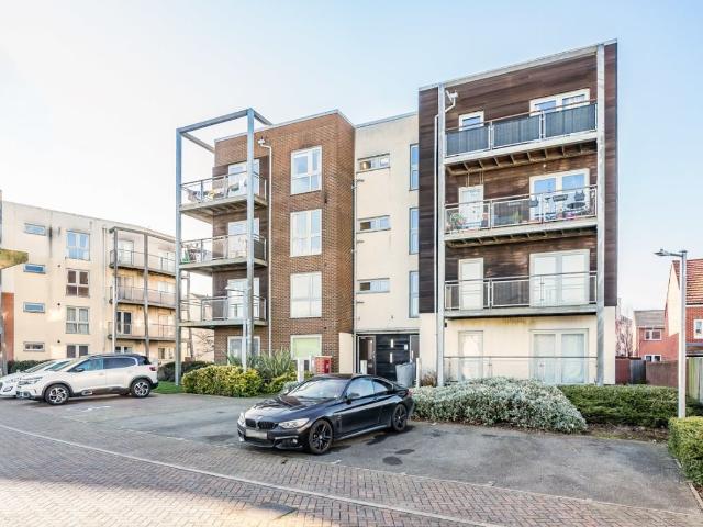 Birdwood Avenue, Dartford DA1, 2 bed flat to rent, £1,500 pcm | PrimeLocation