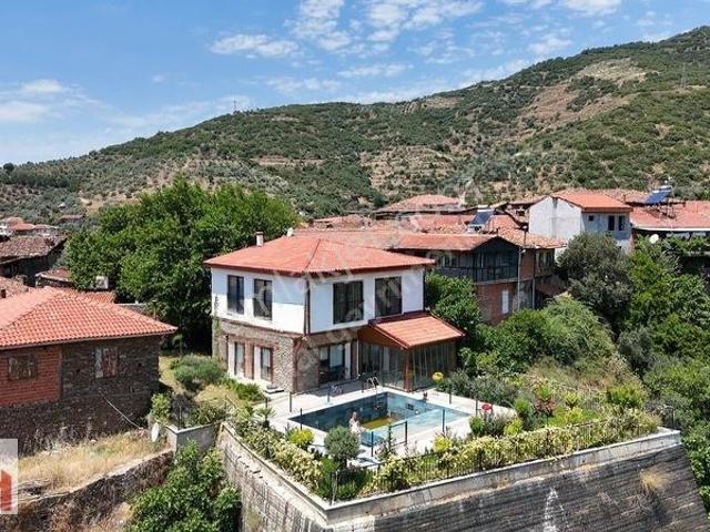 Birgi'de Hem Ultra Lüx,hem Otantik Havuzlu Müstakil