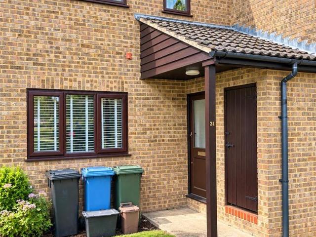 Birinus Close, High Wycombe HP12 2 bed flat to rent £1,450 pcm £335 pw