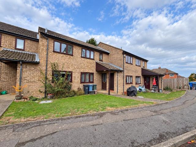 Birinus Close, High Wycombe HP12, 2 bed flat to rent, £1,450 pcm | PrimeLocation