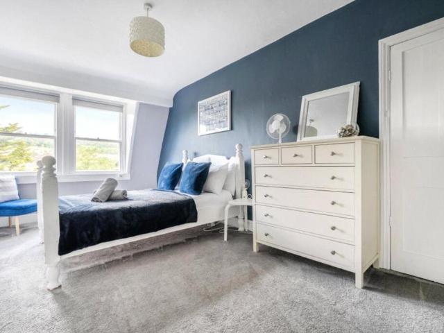 Birkbeck Pl, Norwood, London, SE21 2 bed apartment to rent £2,050 pcm £473 pw