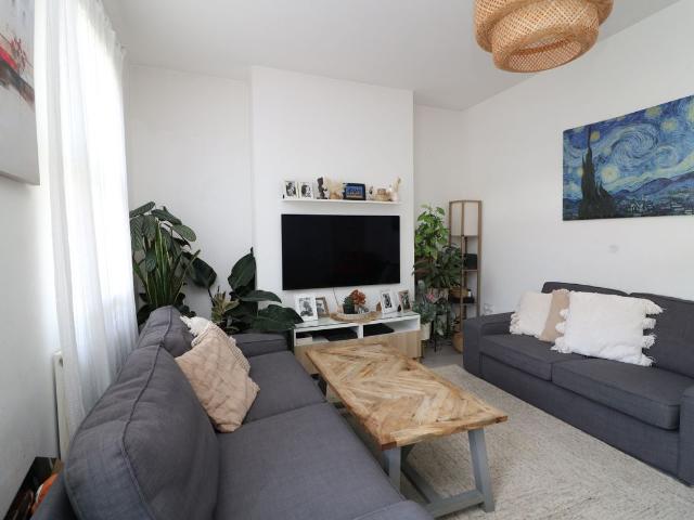 Birkbeck Road, Beckenham BR3, 2 bed flat to rent, £1,975 pcm | PrimeLocation