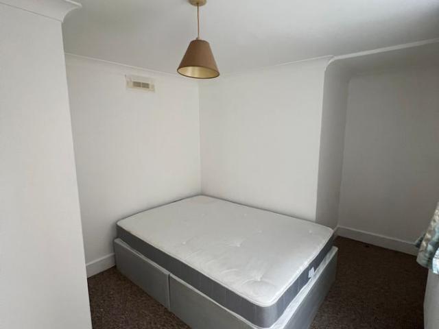 Birkbeck Road, Ilford IG2, 2 bed flat to rent, £1,600 pcm | PrimeLocation
