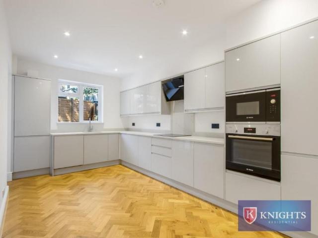 Birkbeck Road, London, N17 3 bed house to rent £2,750 pcm £635 pw