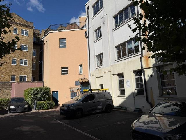 Birkbeck Street, London, E2 2 bed apartment to rent £2,750 pcm £635 pw