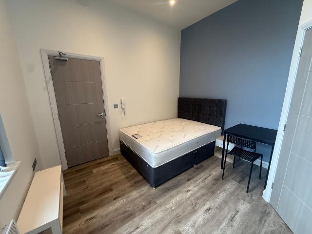 Birkby Lodge Road, Huddersfield HD2, 1 bed flat to rent, £625 pcm | PrimeLocation