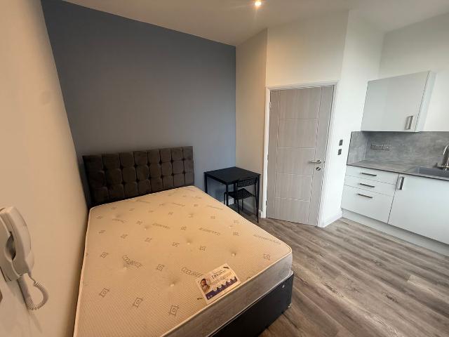 Birkby Lodge Road, Huddersfield HD2, 1 bed flat to rent, £625 pcm | PrimeLocation
