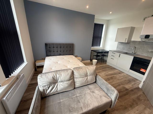 Birkby Lodge Road, Huddersfield HD2, 1 bed flat to rent, £650 pcm | PrimeLocation