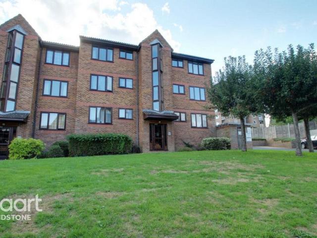 Birkdale Court, Buckland Road, Maidstone 2 bed apartment to rent £1,150 pcm £265 pw