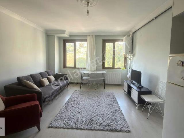 Birken Emlaktan Senem Sokakta 1+1 Eşyalı Kiralık Ara Kat