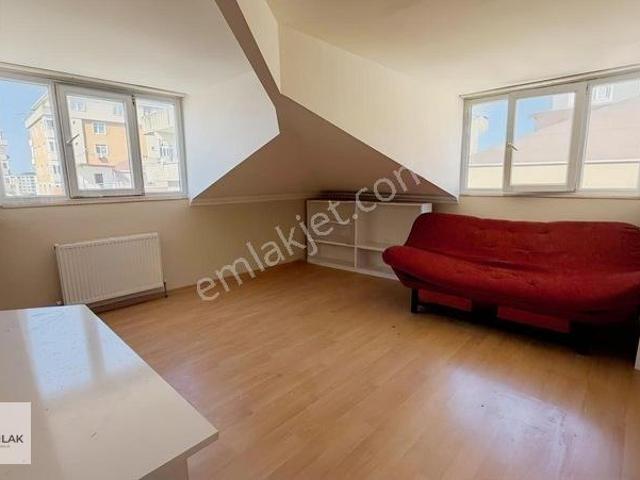 Birken Emlaktan Serin Sokakta Manzaralı Kiralık 1+1 Çatı Katı